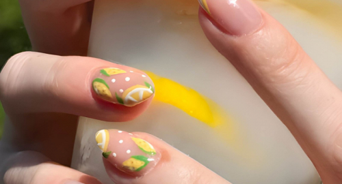 Fruit nails e Sun-In: il beauty nostalgico dell�estate 2026